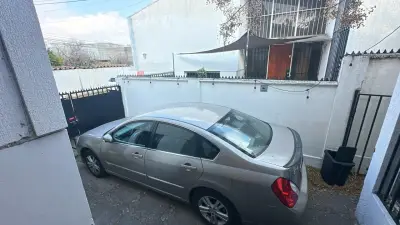 Sedán SM5 beige en buen estado - miniatura 1