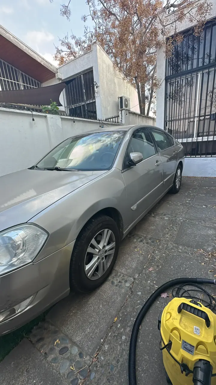 Sedán SM5 beige en buen estado - 2