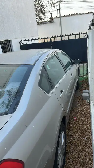 Sedán SM5 beige en buen estado - miniatura 3