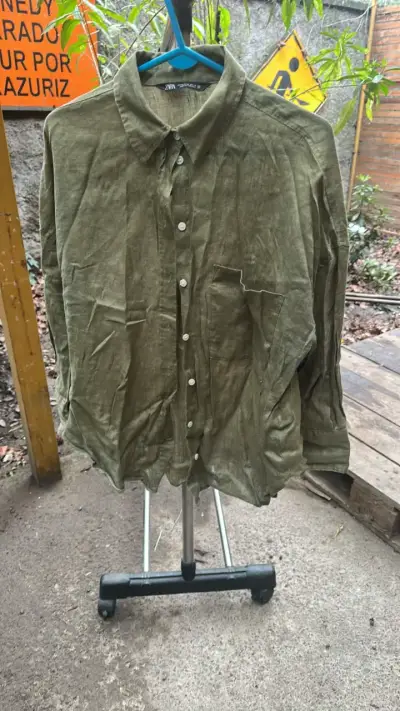 Camisa verde oliva de lino Zara para hombre - miniatura 1