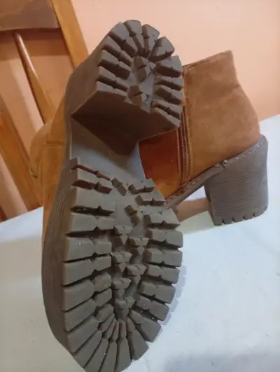 Botines de gamuza marrón con suela gruesa - miniatura 1