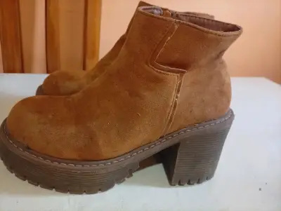 Botines de gamuza marrón con suela gruesa - miniatura 2