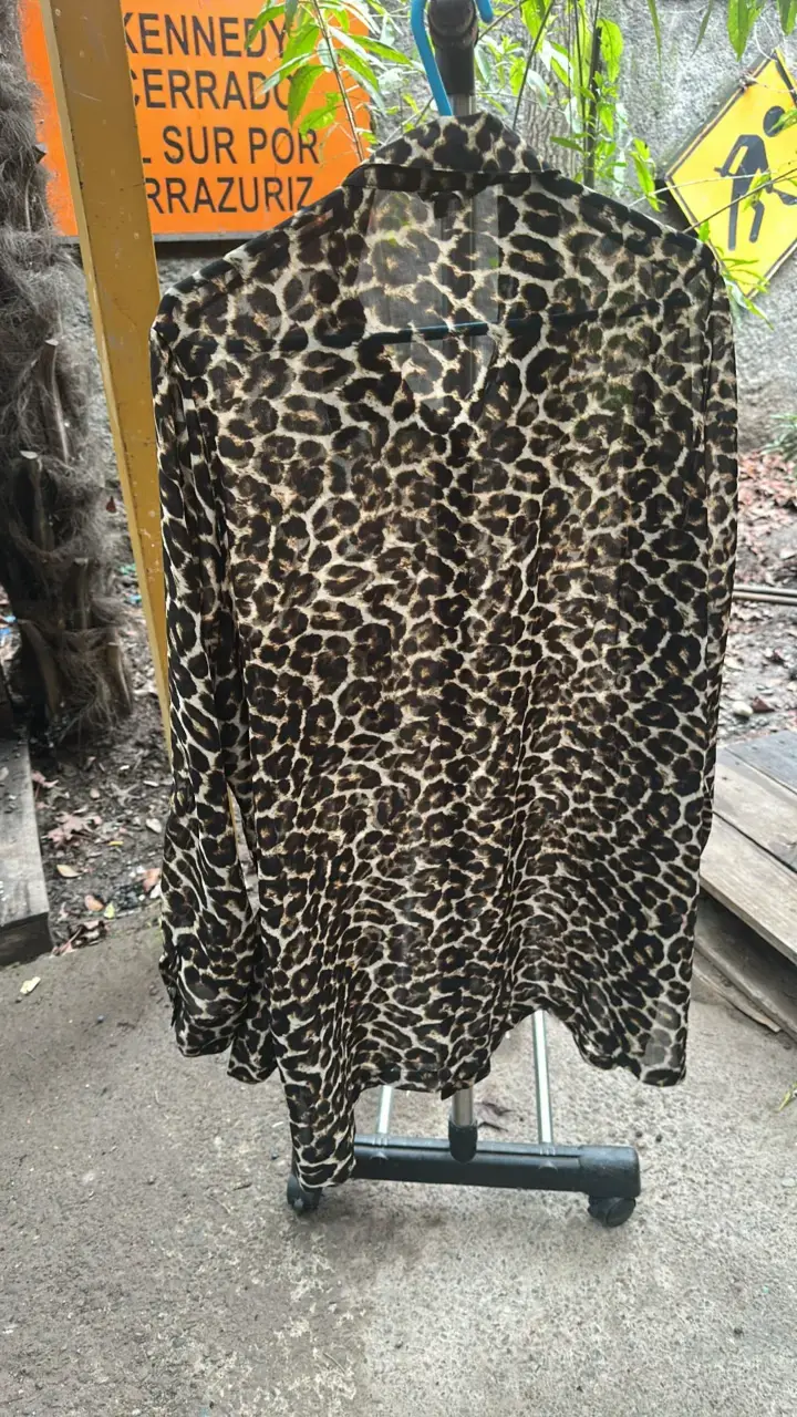 Blusa de mujer estampado animal print - 2