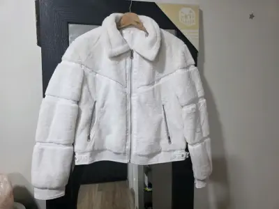 Chaqueta de invierno blanca con cierre - miniatura 1