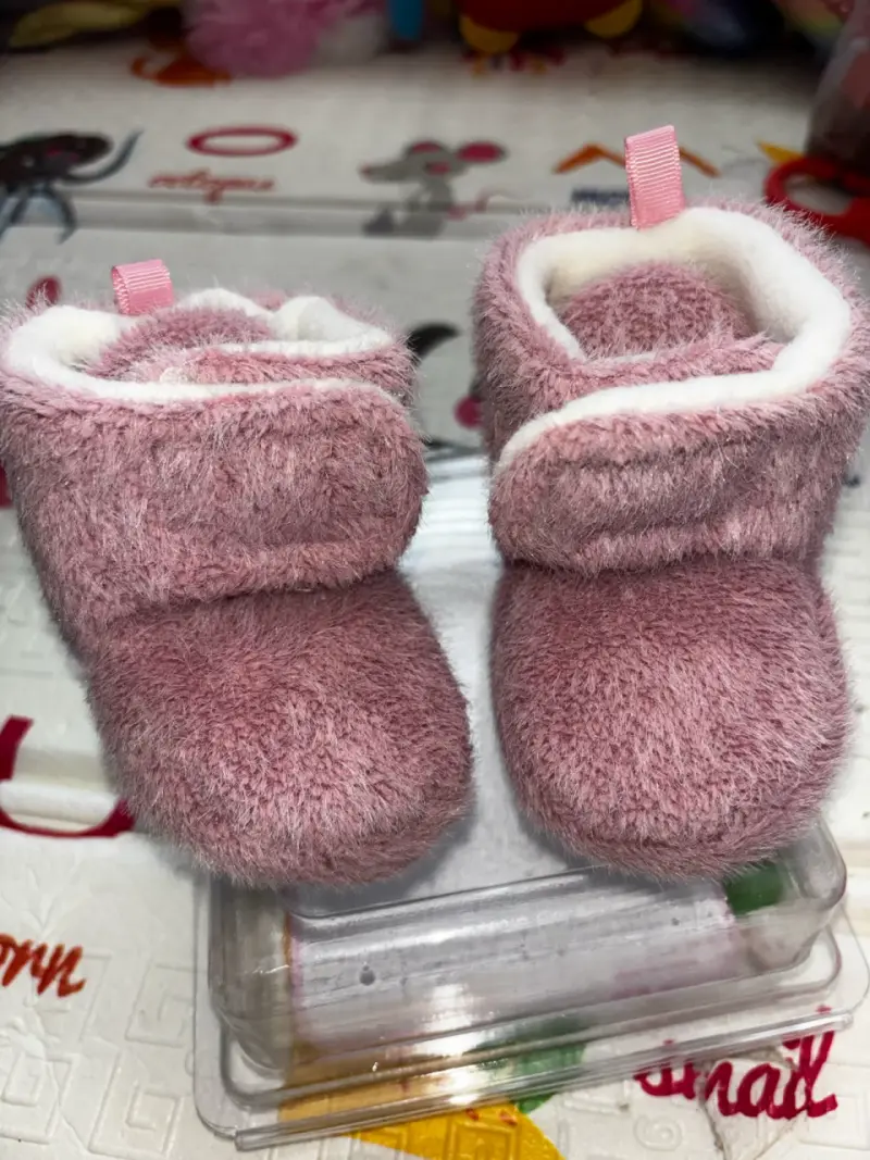 Botitas de bebé rosadas de felpa talla 16 - 1