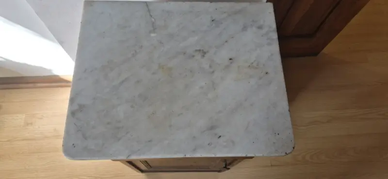 Antiguo velador de madera con cubierta de mármol - 3