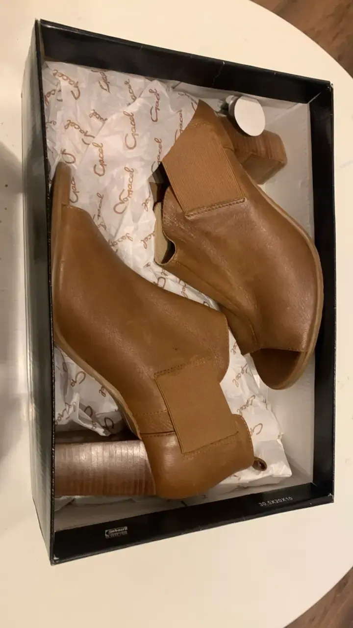 Botines de cuero camel con tacón alto - 1