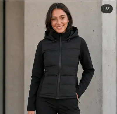 Chaqueta Negra con Capucha para Mujer - miniatura 2
