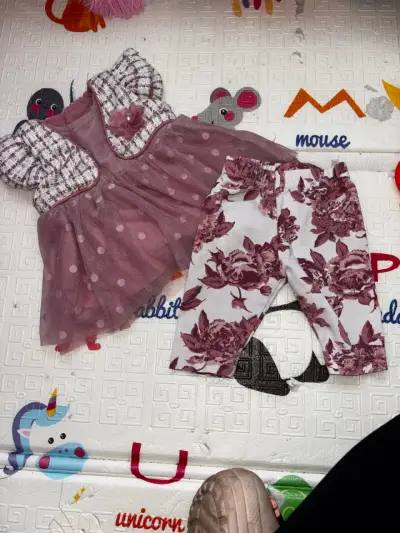 Conjunto de vestido  floral para bebé - miniatura 1