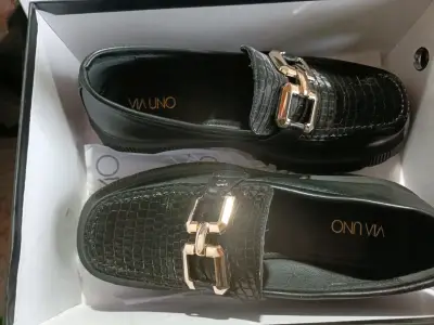 Zapatos negros de cuero Via Uno nuevos - miniatura 3