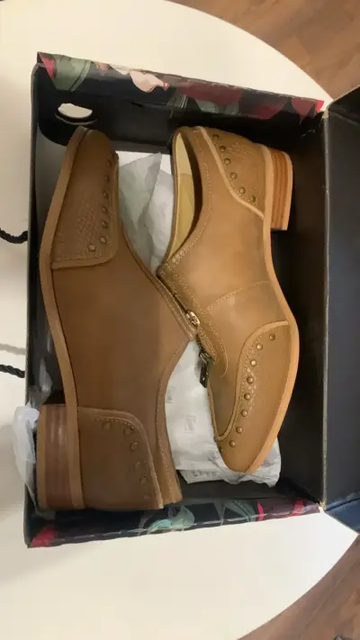 Zapatos de cuero marrón con cierre - miniatura 1