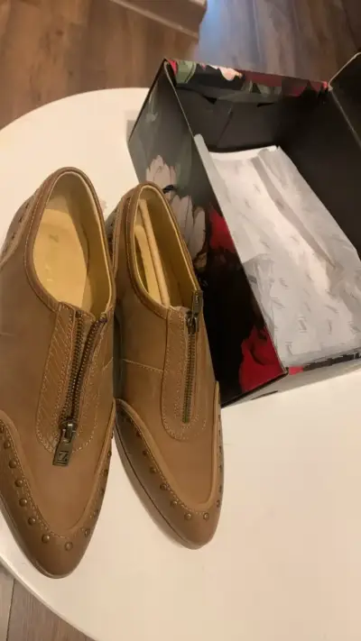 Zapatos de cuero marrón con cierre - miniatura 5