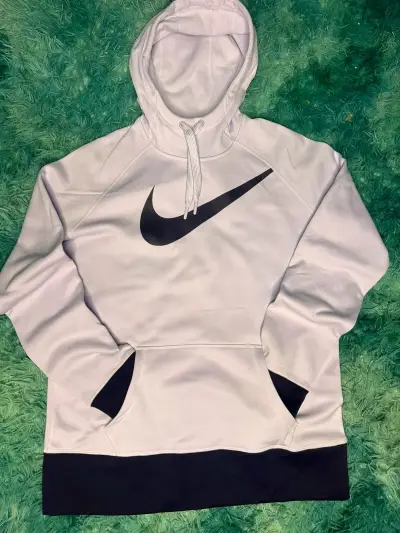 Polerón con capucha Nike color lila y negro - miniatura 1