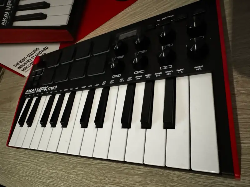Controlador MIDI Akai MPK Mini MK3 - 2