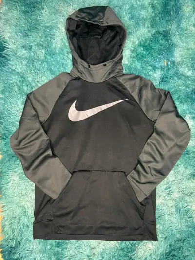 Polerón con capucha Nike Dri-Fit negro - miniatura 1