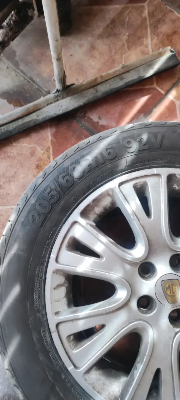 Llanta de aleación MG 550 5 pernos 205/60 R16 - 2