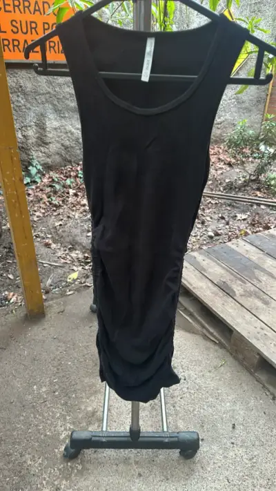 Vestido negro sin mangas ajustado - miniatura 1