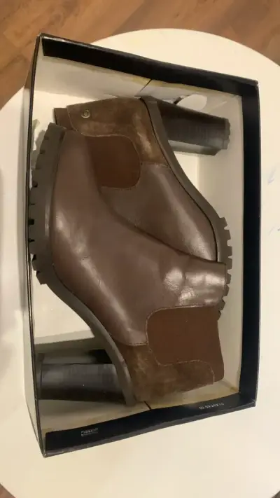Botines de cuero marrón con tacón alto - miniatura 1