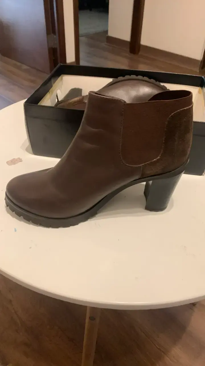 Botines de cuero marrón con tacón alto - 2