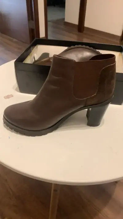 Botines de cuero marrón con tacón alto - miniatura 2