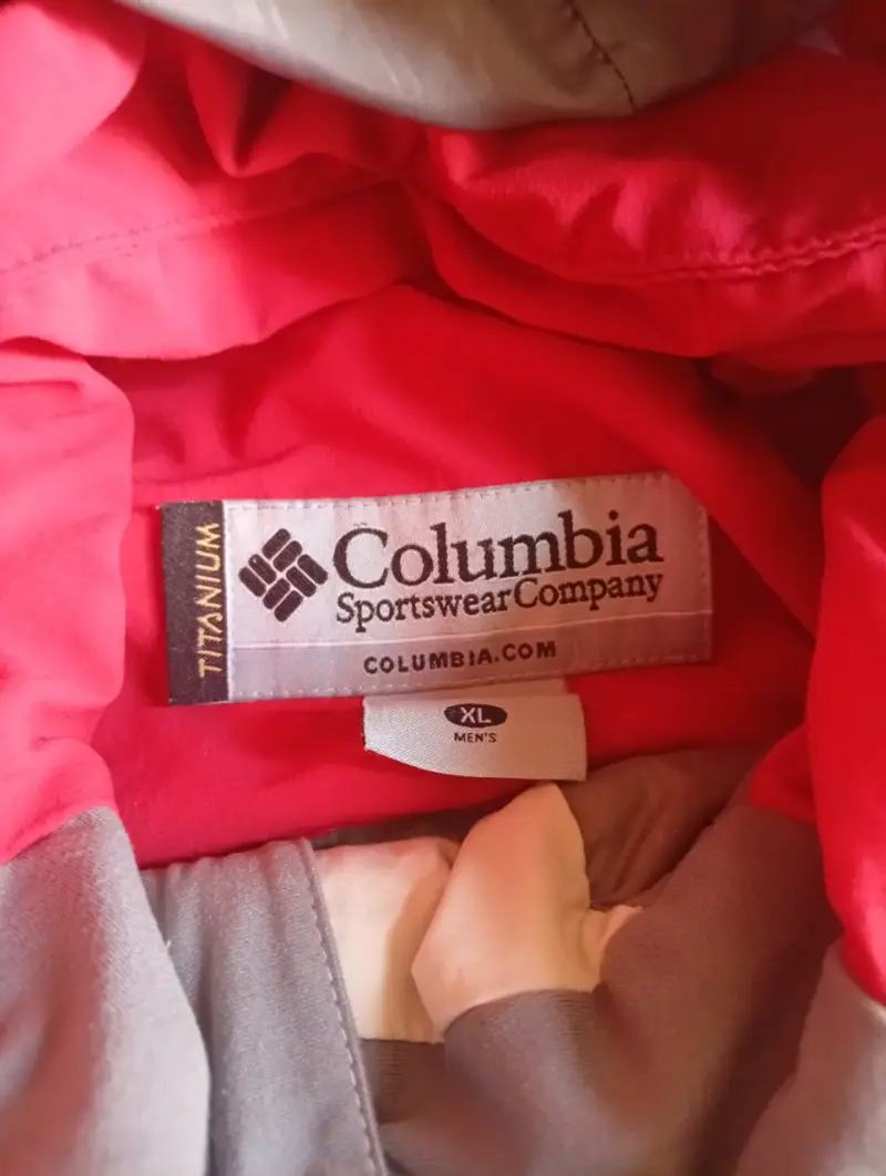 Chaqueta impermeable Columbia Omni-Tech roja y blanca - 2