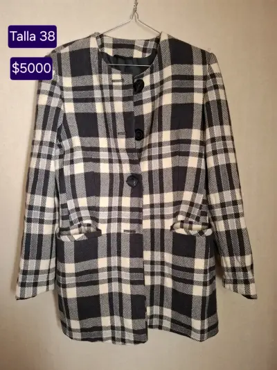 Abrigos, pantalón y blusas - miniatura 1