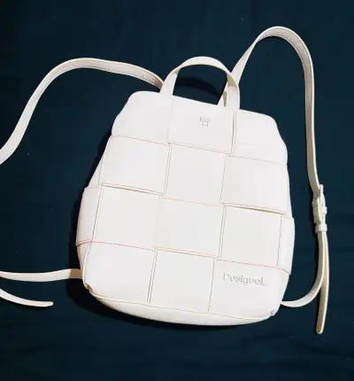 Mochila Desigual trenzada pequeña blanca - miniatura 1