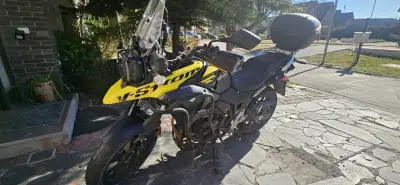 Moto Suzuki V-Strom amarilla en buen estado - miniatura 2
