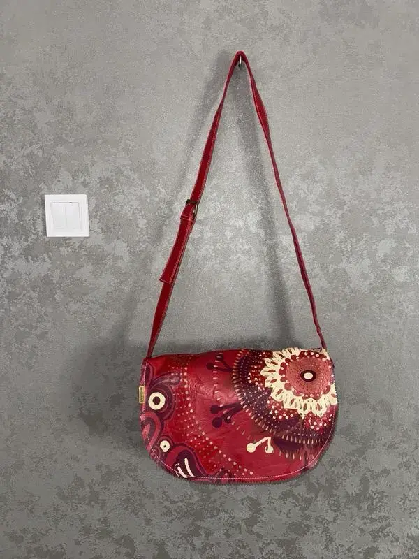Cartera Desigual bandolera roja con diseño floral - 1