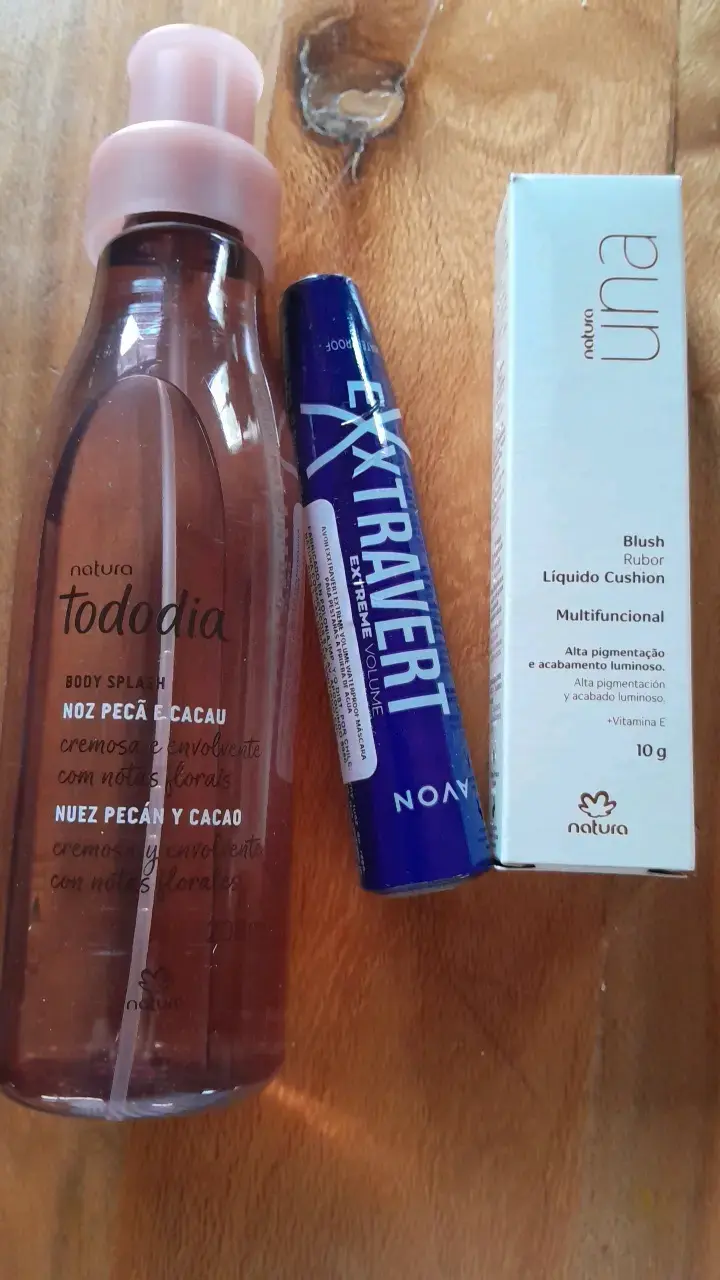 Set de belleza Natura y Avon: splash, rubor y máscara