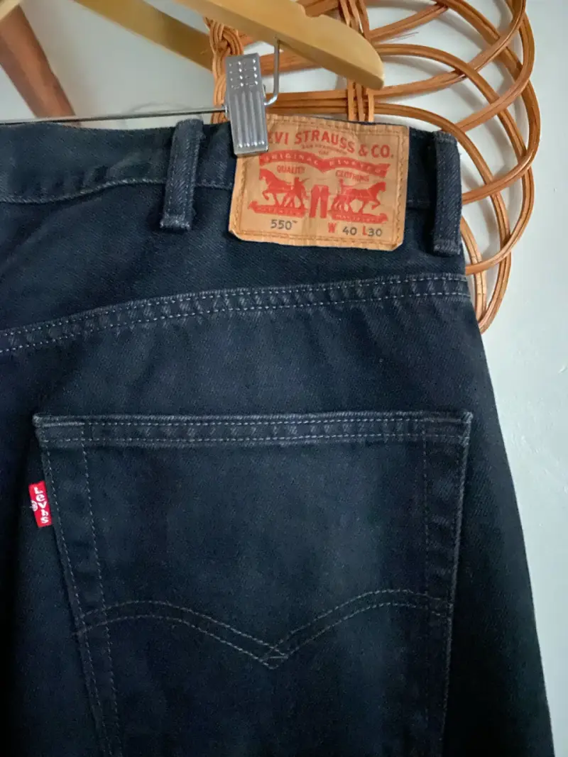 Jeans negros Levi's 550 para hombre - 3