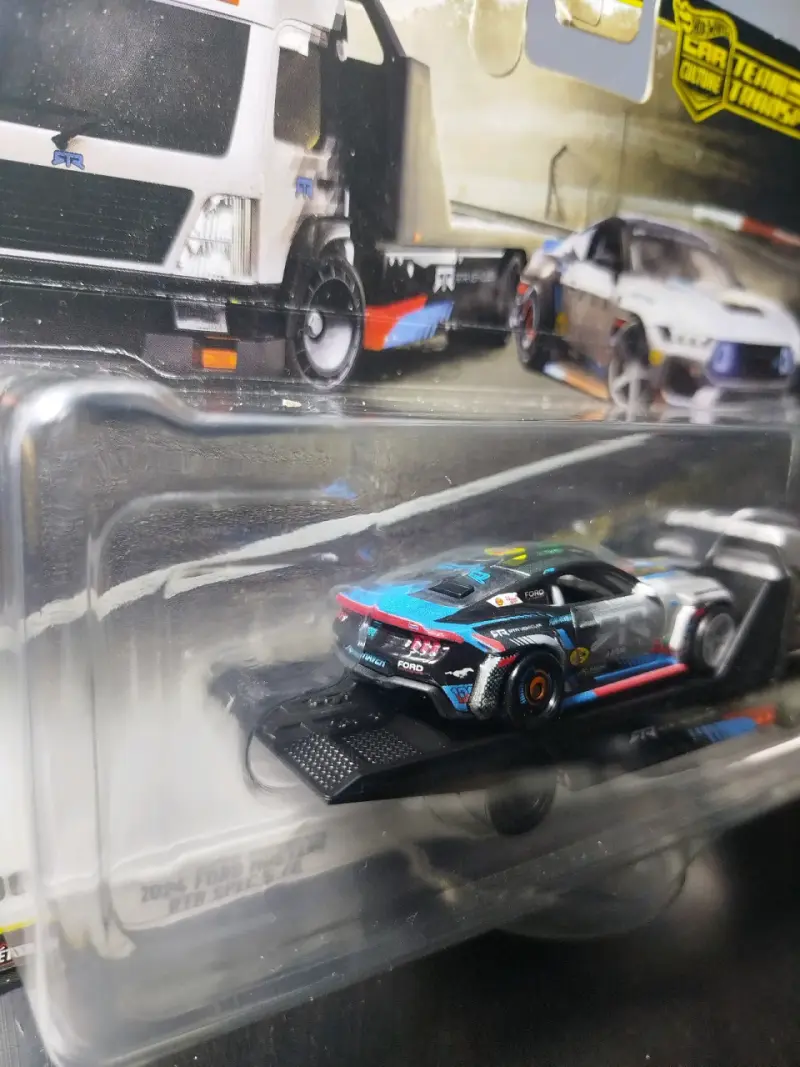 Hot Wheels Ford Mustang RTR Spec 5-FD con Aero Lif - 4