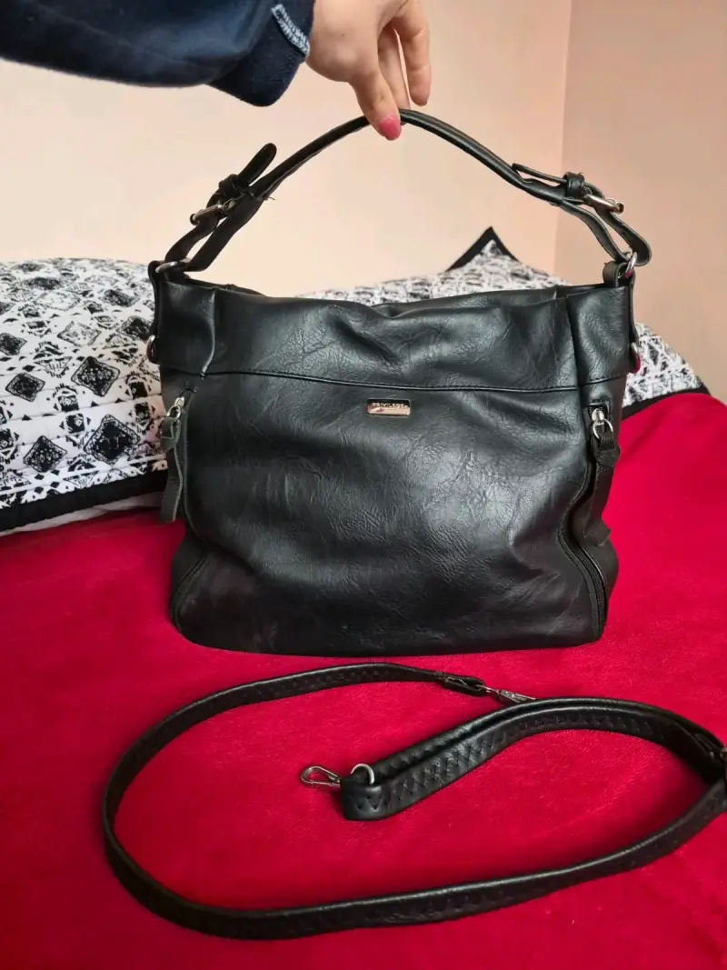Cartera de cuero negra con correa ajustable - 1