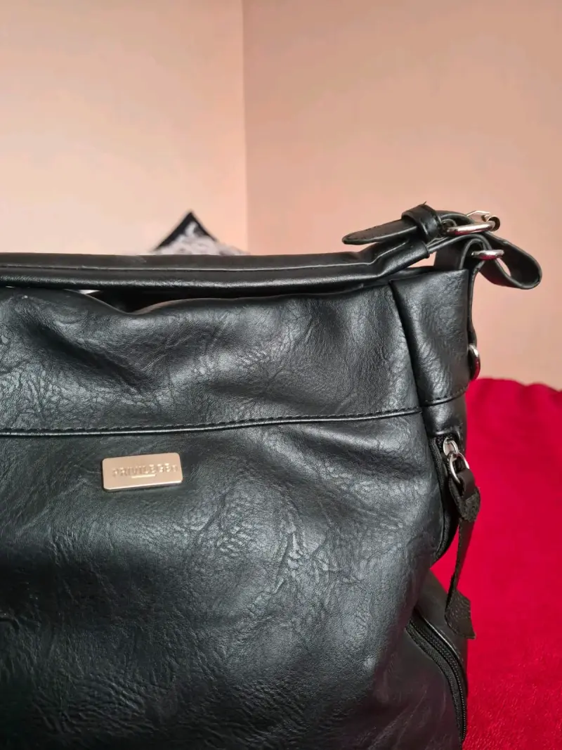 Cartera de cuero negra con correa ajustable - 2