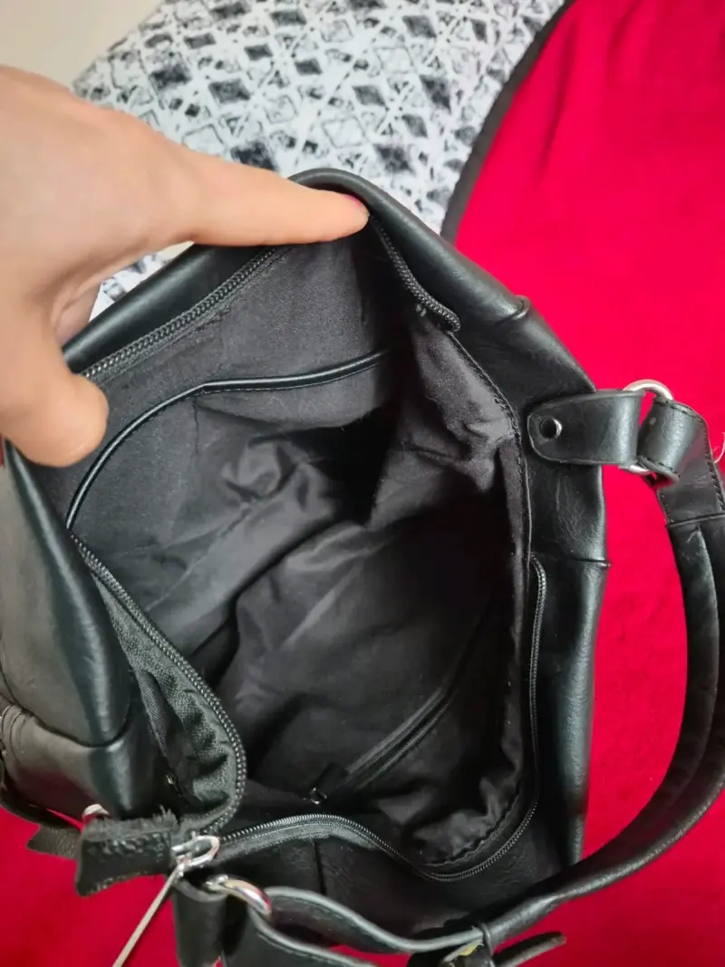 Cartera de cuero negra con correa ajustable - 3