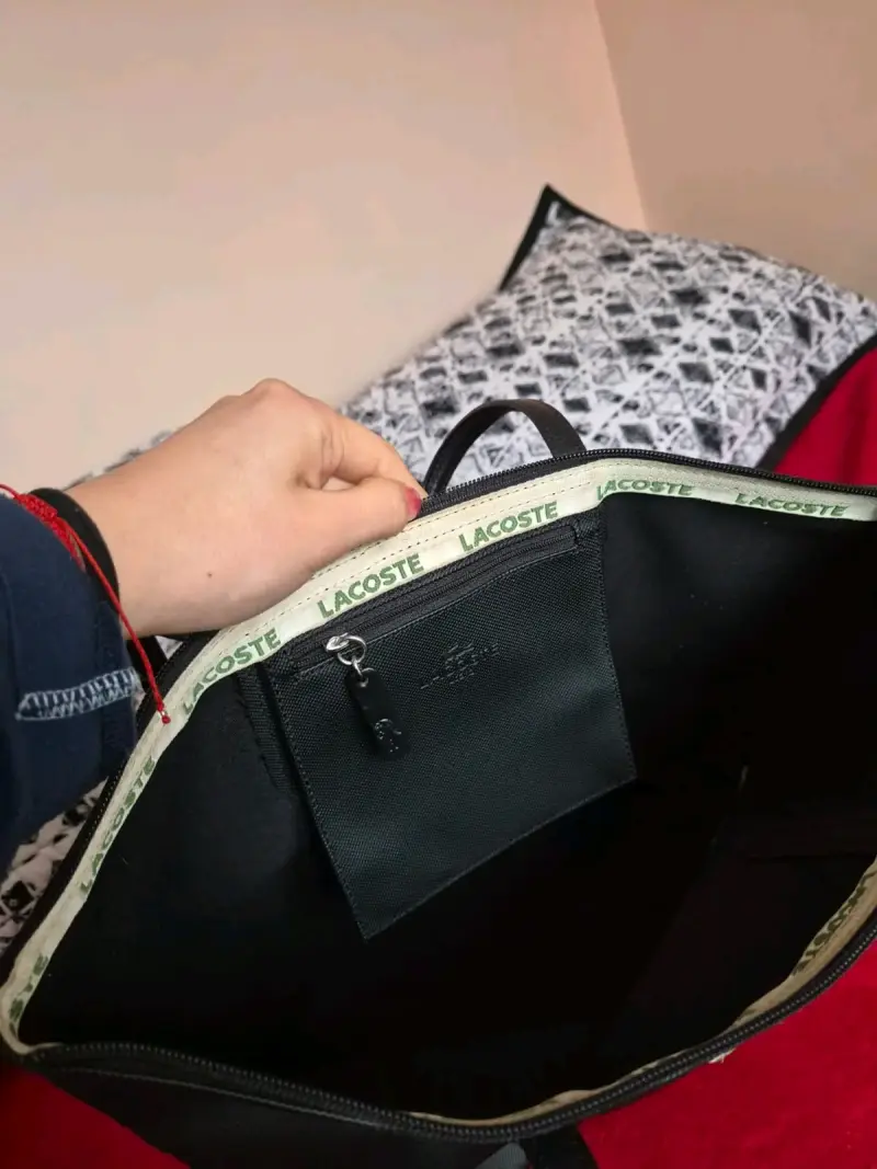 Bolso tote negro Lacoste elegante - 2