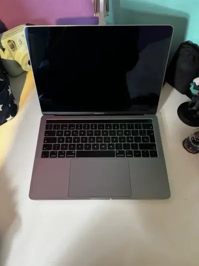 MacBook Pro 13 pulgadas en buen estado - miniatura 3