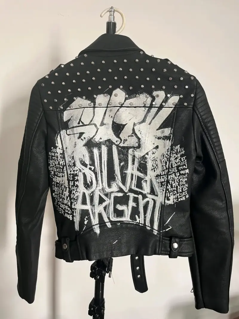 Chaqueta de cuero Zara con tachas estilo biker - 2