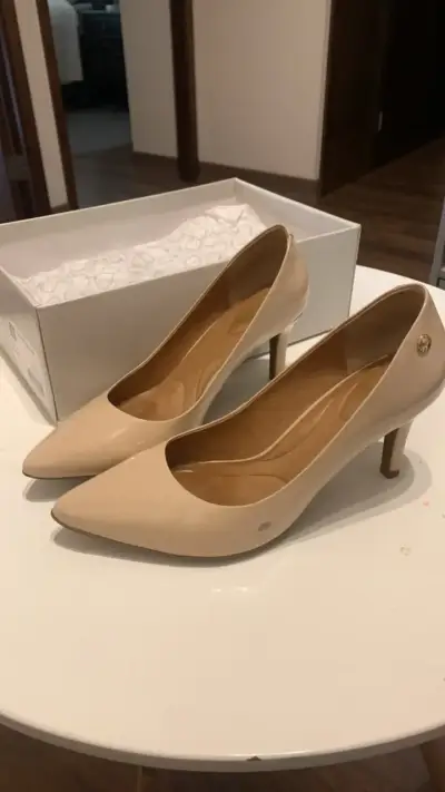 Zapatos de Tacón Beige Elegantes para Mujer - miniatura 3