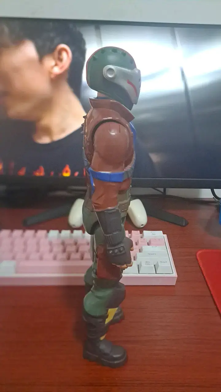 Figura de acción militar con casco y uniforme - 4