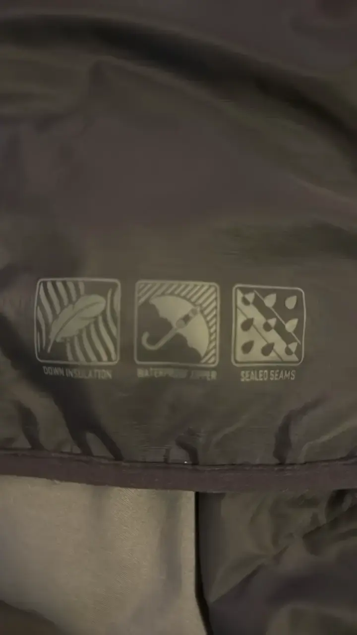 Chaqueta impermeable con capucha para hombre - 3
