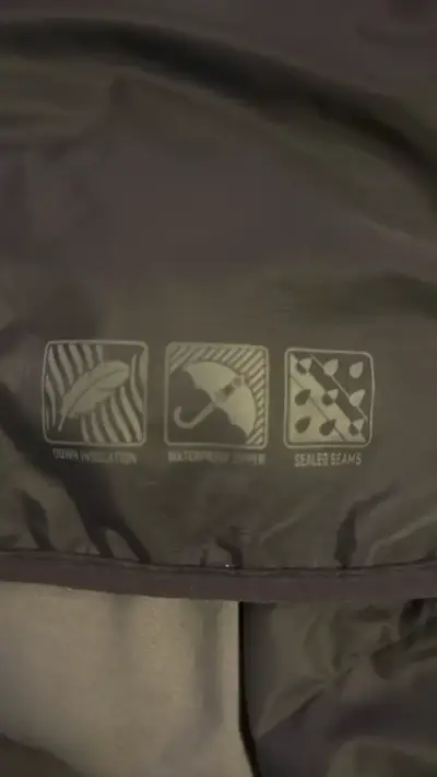 Chaqueta impermeable con capucha para hombre - miniatura 3