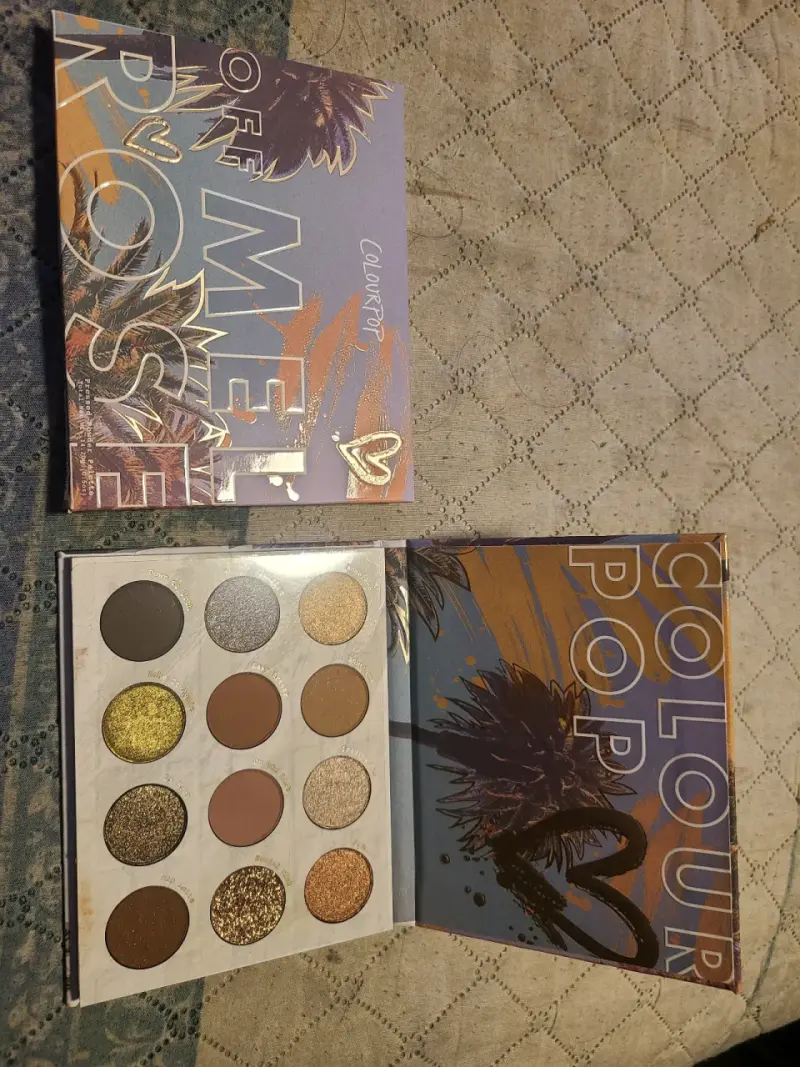 Set de maquillaje ColourPop con paletas e iluminad - 4