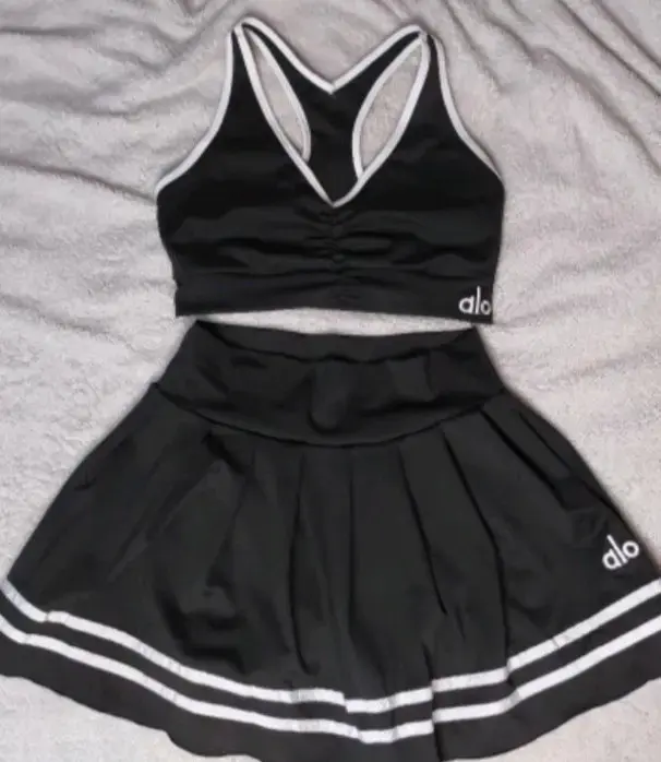 Conjunto deportivo negro Alo con falda