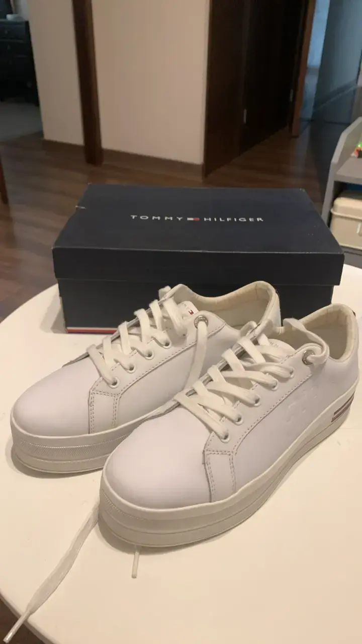 Zapatillas blancas Tommy Hilfiger para mujer - 2