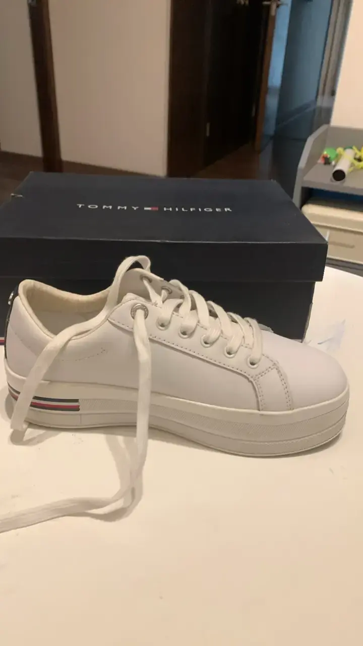 Zapatillas blancas Tommy Hilfiger para mujer - 4