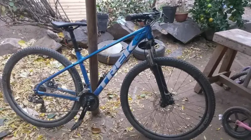 Bicicleta de montaña Trek azul en buen estado - 2