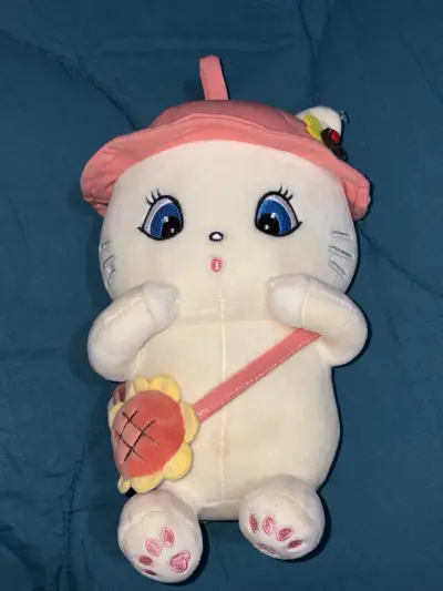 Peluche de gato con sombrero rosa y bolso - miniatura 1