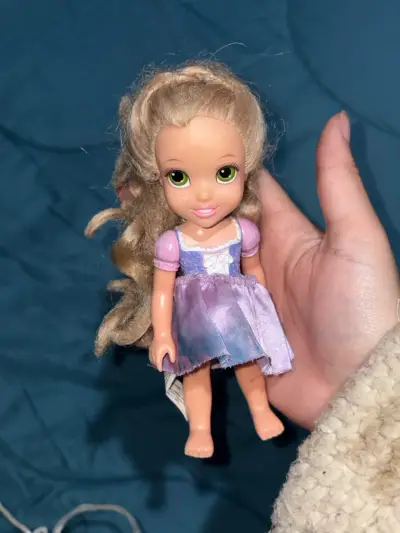 Lote de peluches y muñecas variadas - miniatura 3