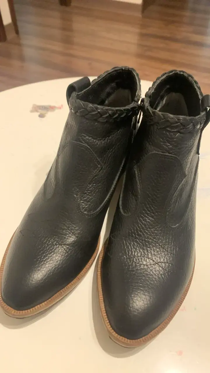 Botines de cuero negro con tacón bajo - 2